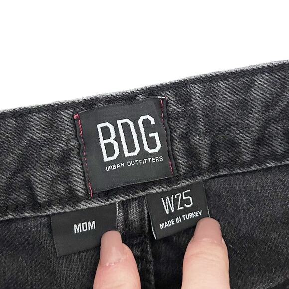 BDG Urban Outfitters Black Mom High Rise Jeans Sz 25 - Picture 2 of 5